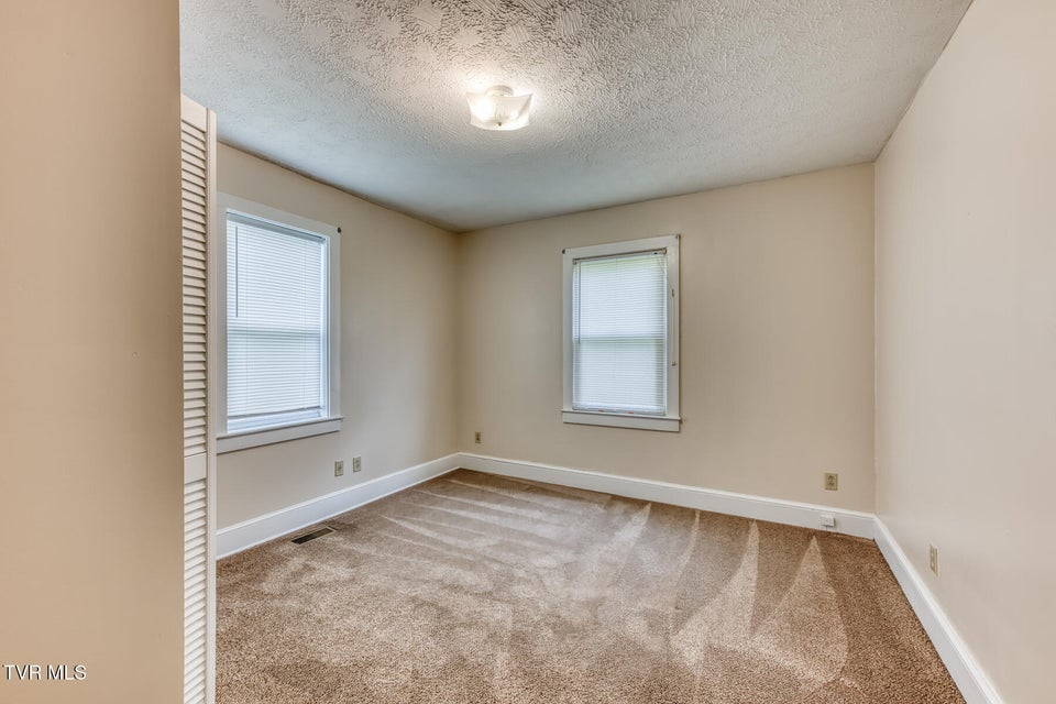 Photo #10: 342 Bristol Avenue