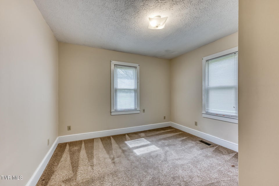 Photo #13: 342 Bristol Avenue