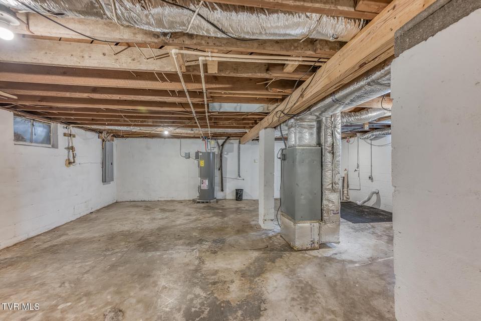 Photo #17: 342 Bristol Avenue