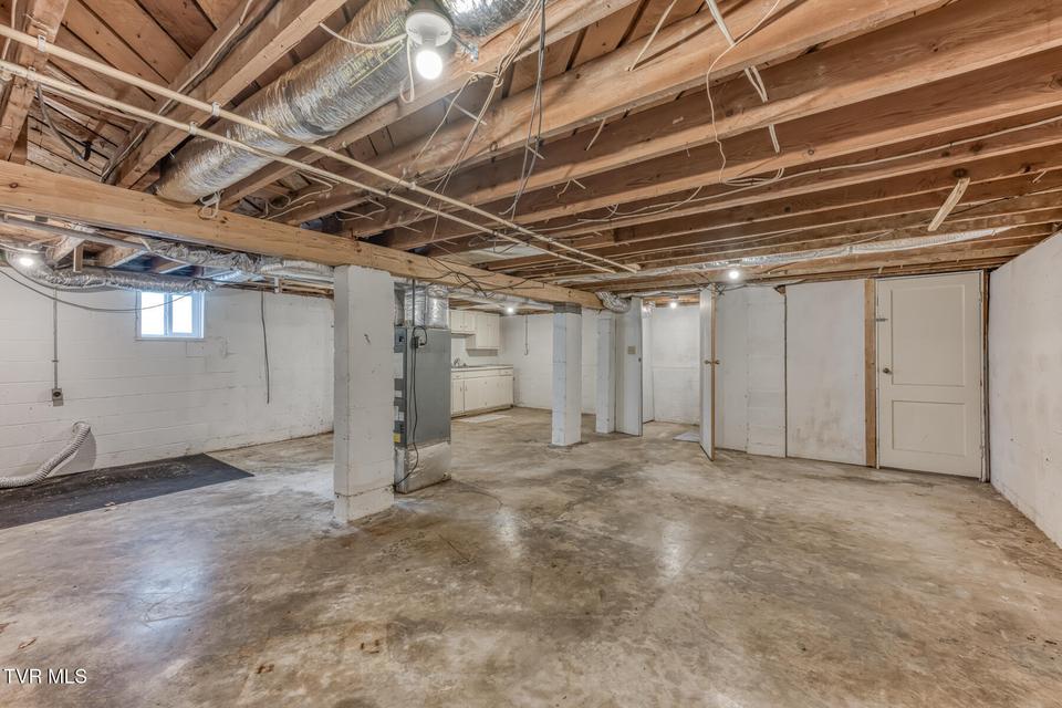 Photo #18: 342 Bristol Avenue