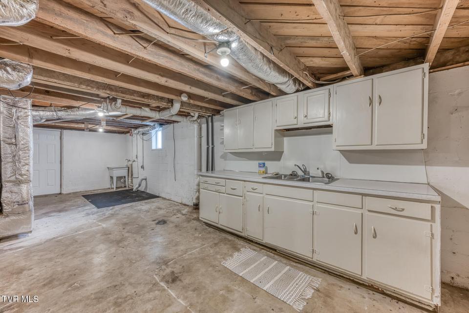 Photo #21: 342 Bristol Avenue