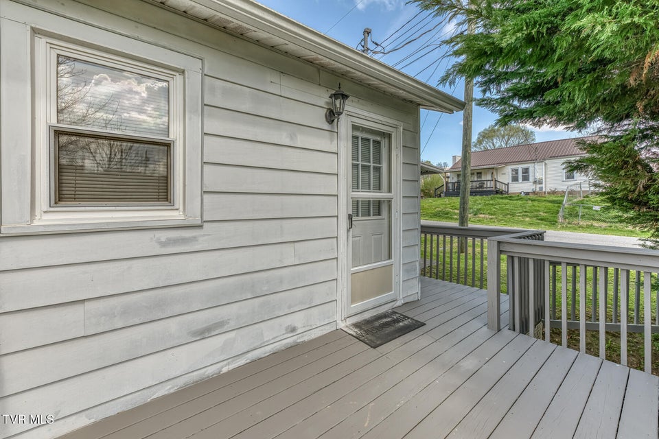 Photo #23: 342 Bristol Avenue