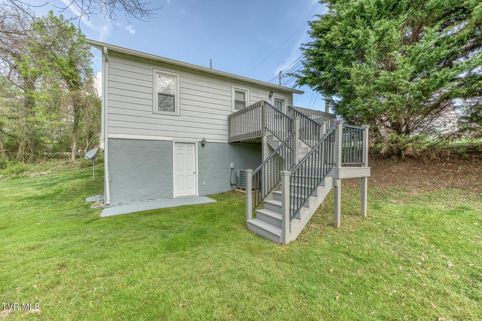 Photo #25: 342 Bristol Avenue