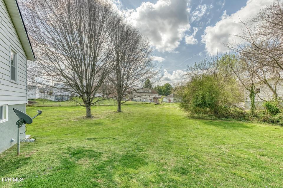 Photo #31: 342 Bristol Avenue