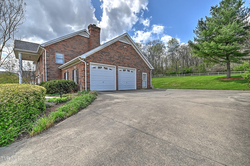 Photo #4: 1032 Rotherwood Drive