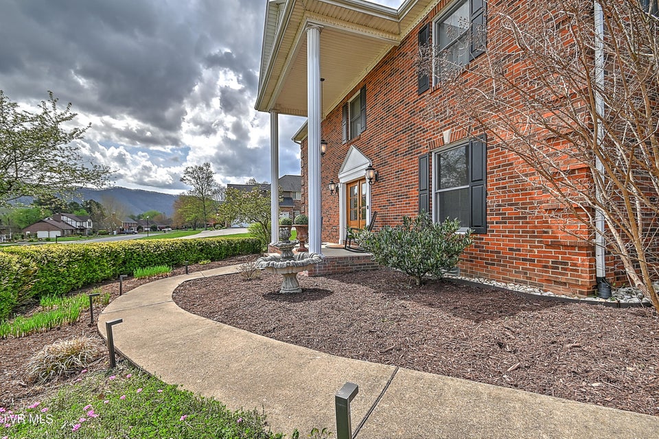 Photo #6: 1032 Rotherwood Drive