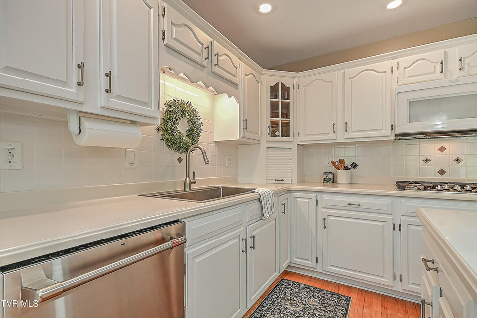 Photo #26: 1032 Rotherwood Drive