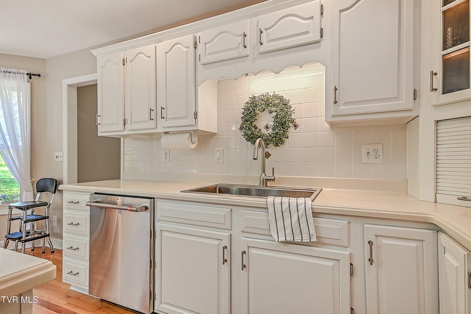 Photo #27: 1032 Rotherwood Drive