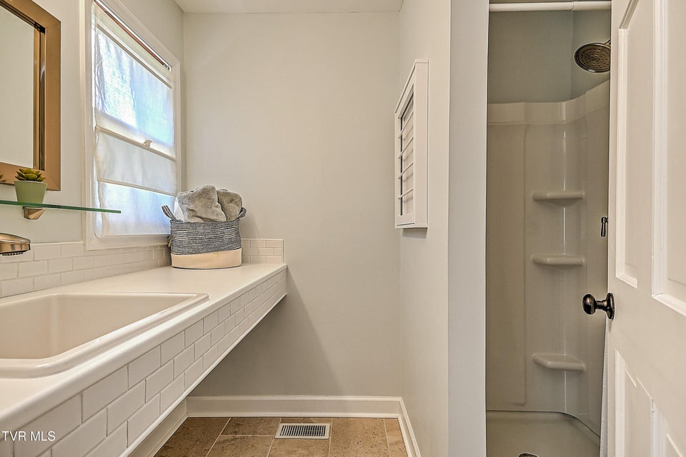 Photo #37: 1032 Rotherwood Drive