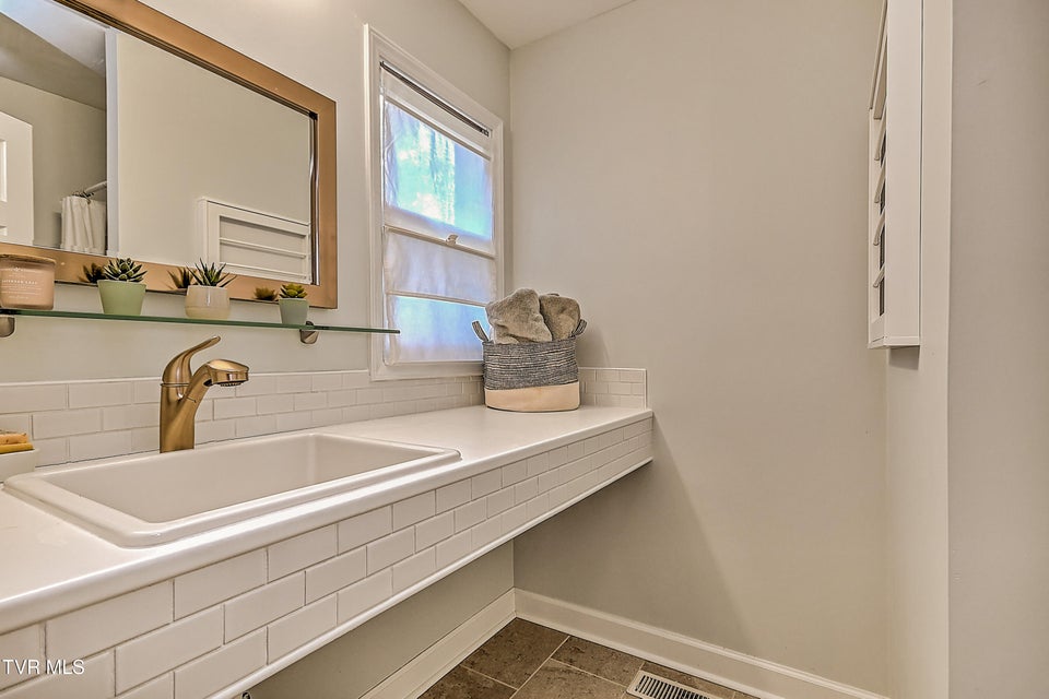 Photo #38: 1032 Rotherwood Drive