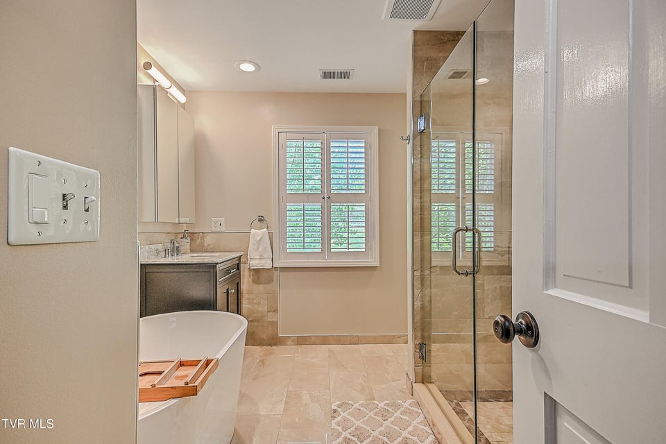 Photo #52: 1032 Rotherwood Drive