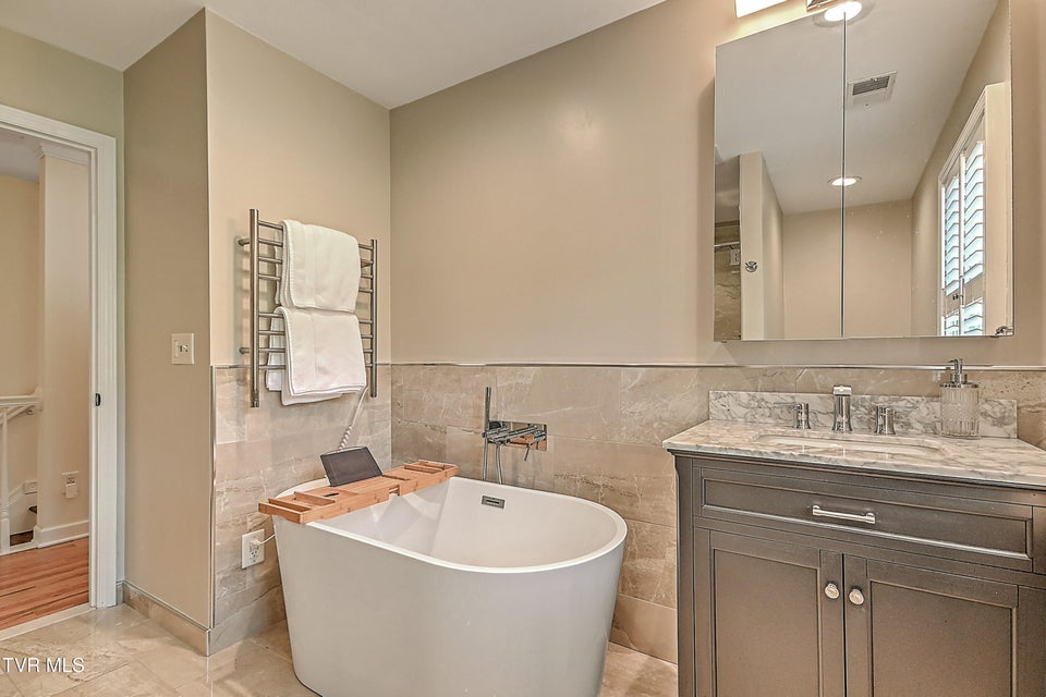 Photo #54: 1032 Rotherwood Drive