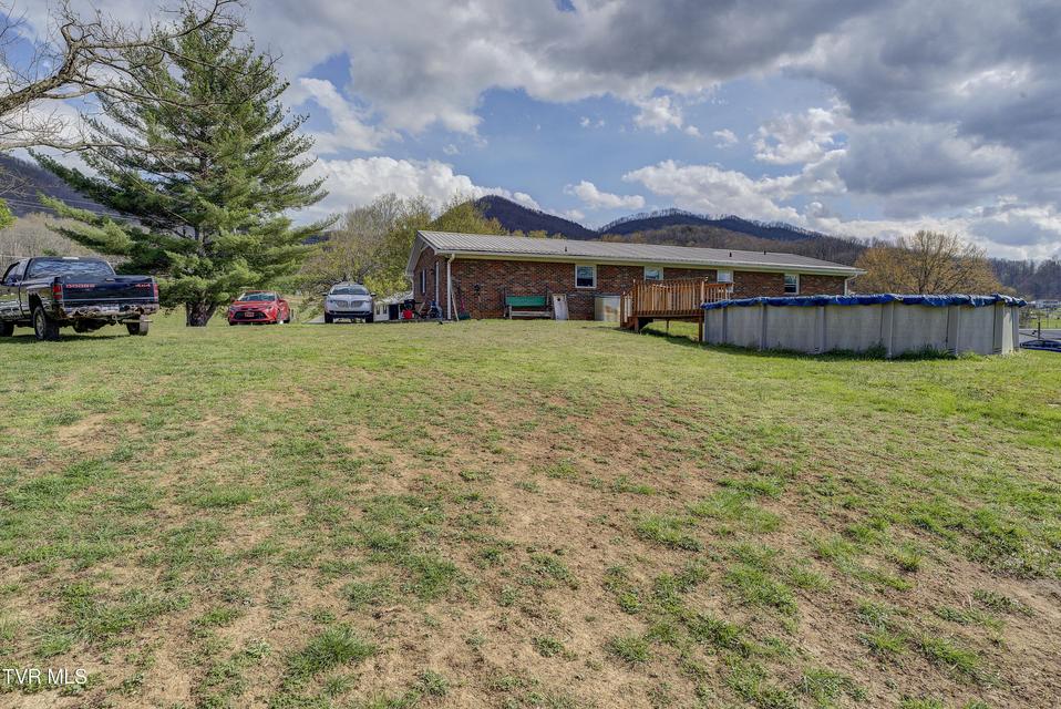 Photo #51: 2686 Siam Road