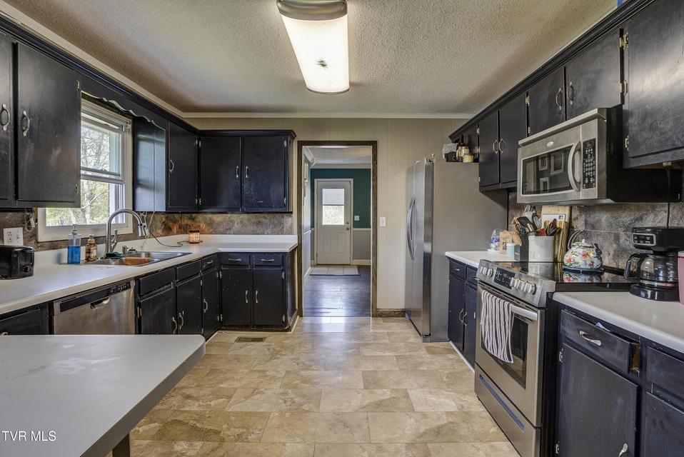 Photo #11: 2686 Siam Road