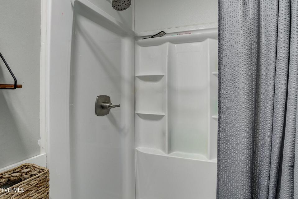 Photo #29: 2686 Siam Road