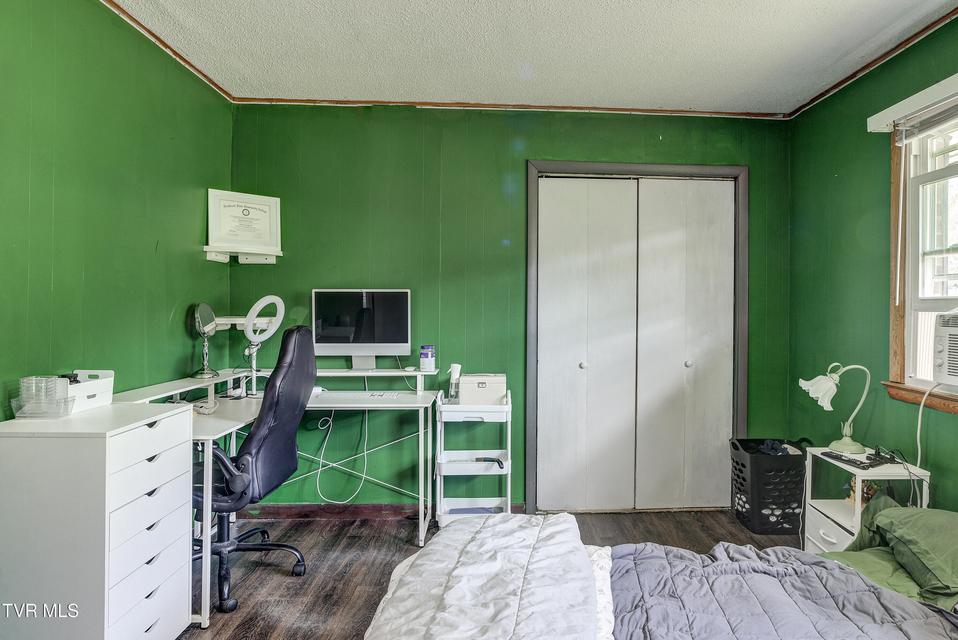 Photo #31: 2686 Siam Road