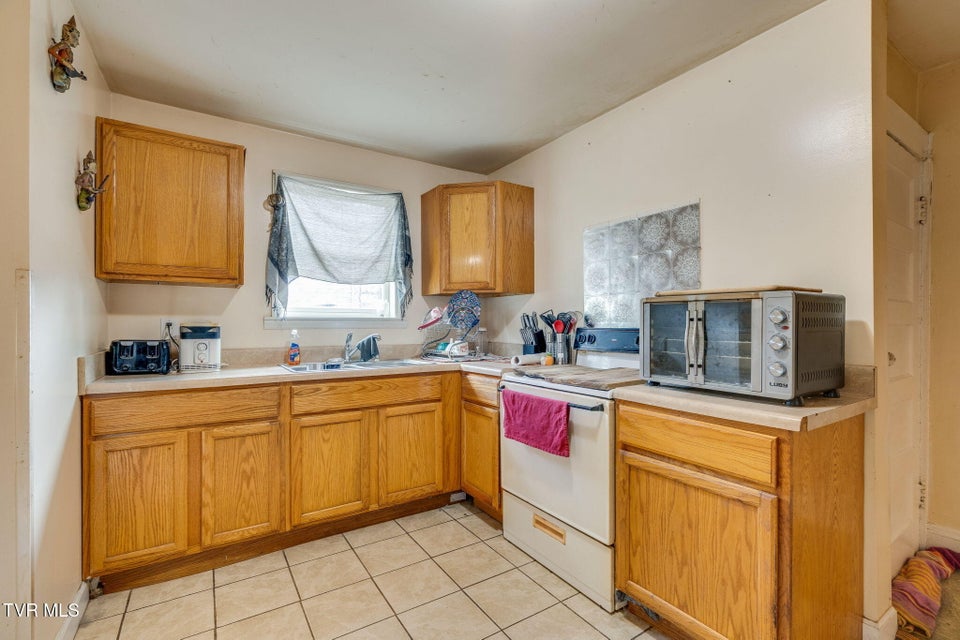 Photo #10: 610 Holston Avenue