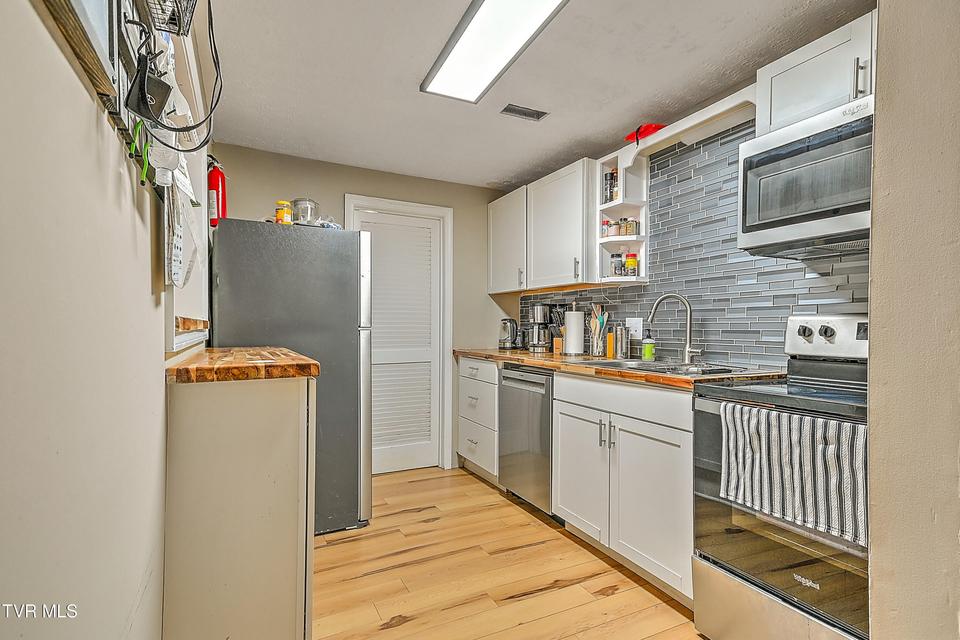 Photo #10: 701 Locust Street