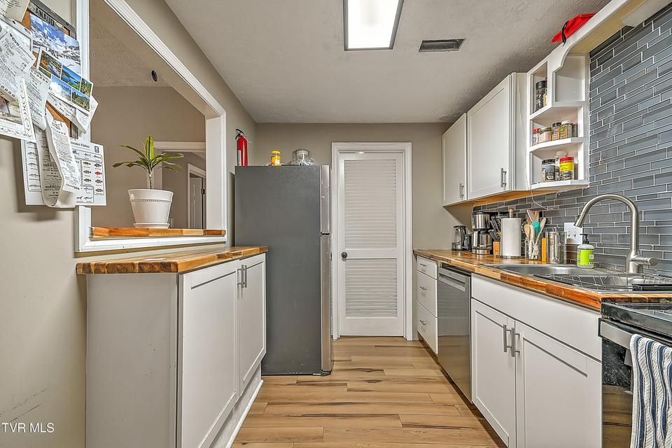 Photo #11: 701 Locust Street