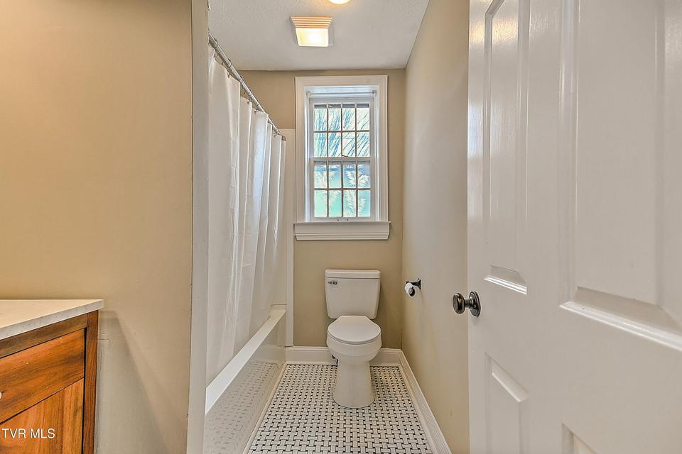 Photo #21: 701 Locust Street