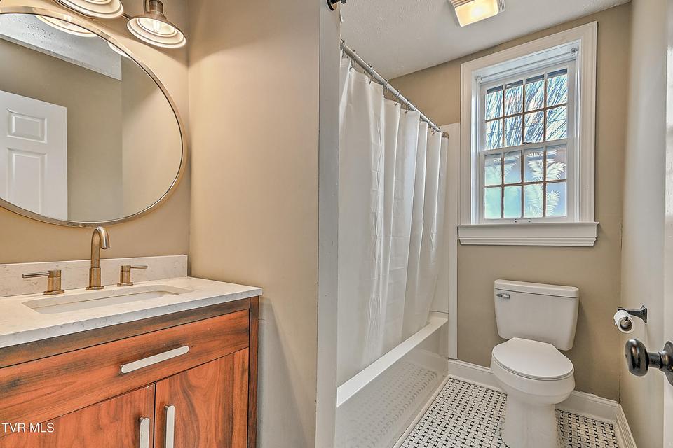 Photo #22: 701 Locust Street