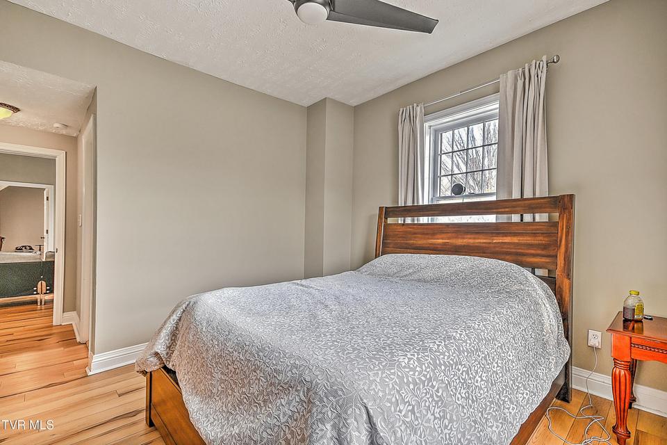 Photo #25: 701 Locust Street