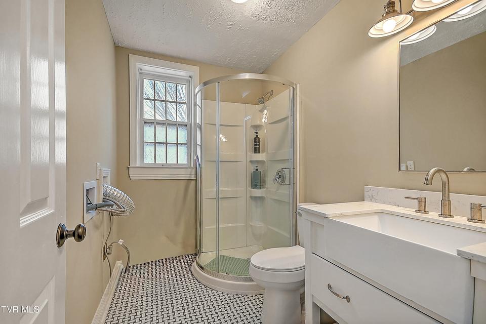 Photo #27: 701 Locust Street