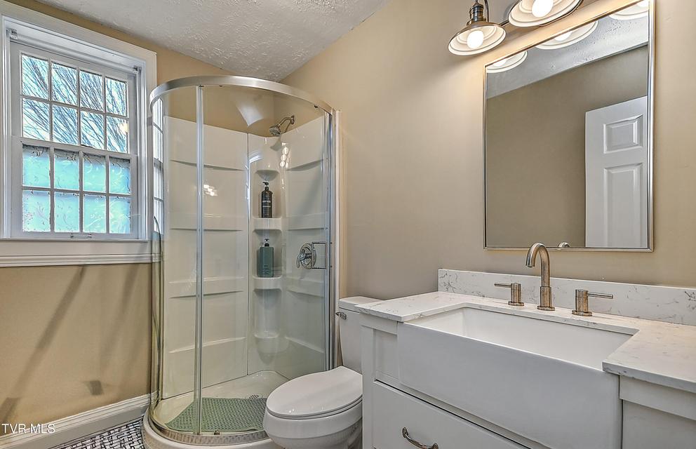 Photo #28: 701 Locust Street