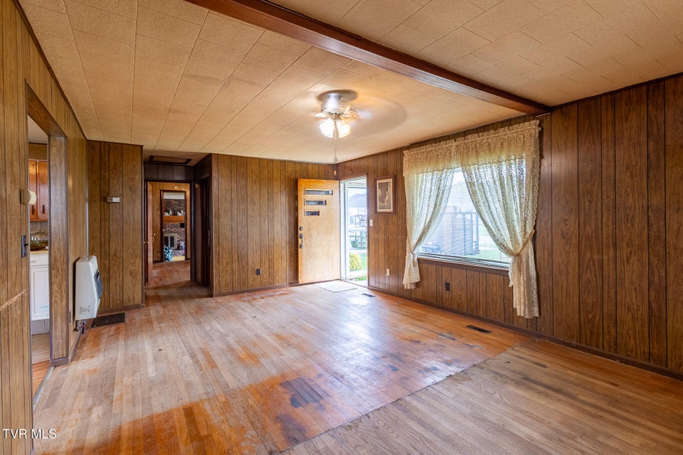 Photo #6: 817 Mulberry Street