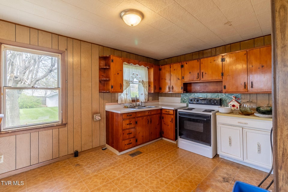 Photo #7: 817 Mulberry Street