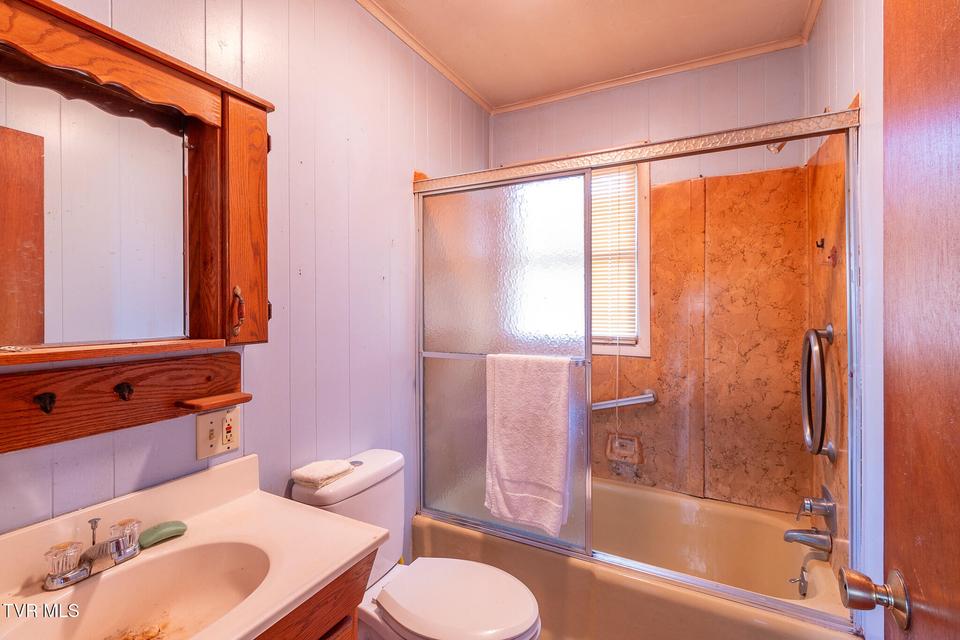 Photo #11: 817 Mulberry Street