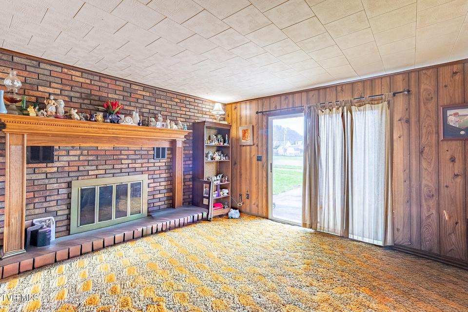 Photo #17: 817 Mulberry Street