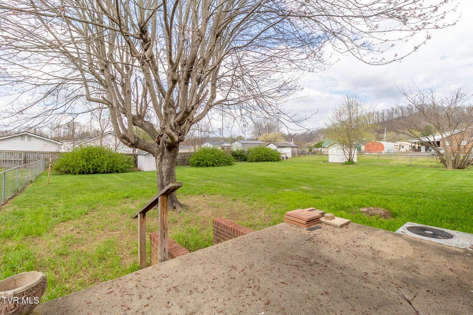 Photo #26: 817 Mulberry Street