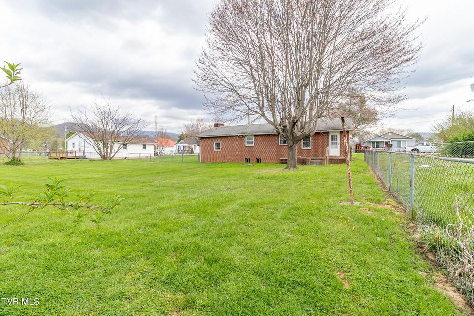 Photo #27: 817 Mulberry Street