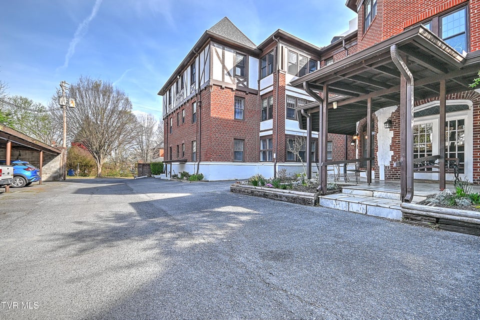 Photo #4: 701 Locust Street