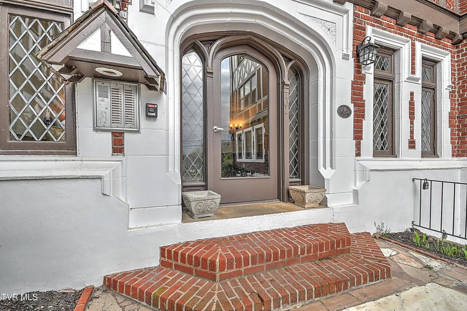 Photo #4: 701 Locust Street