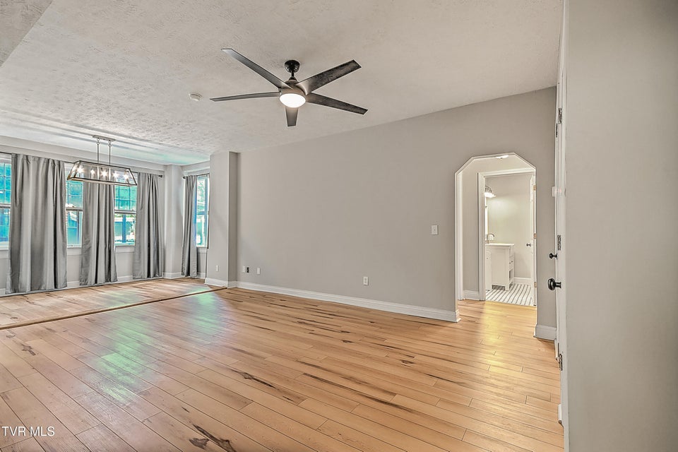 Photo #9: 701 Locust Street