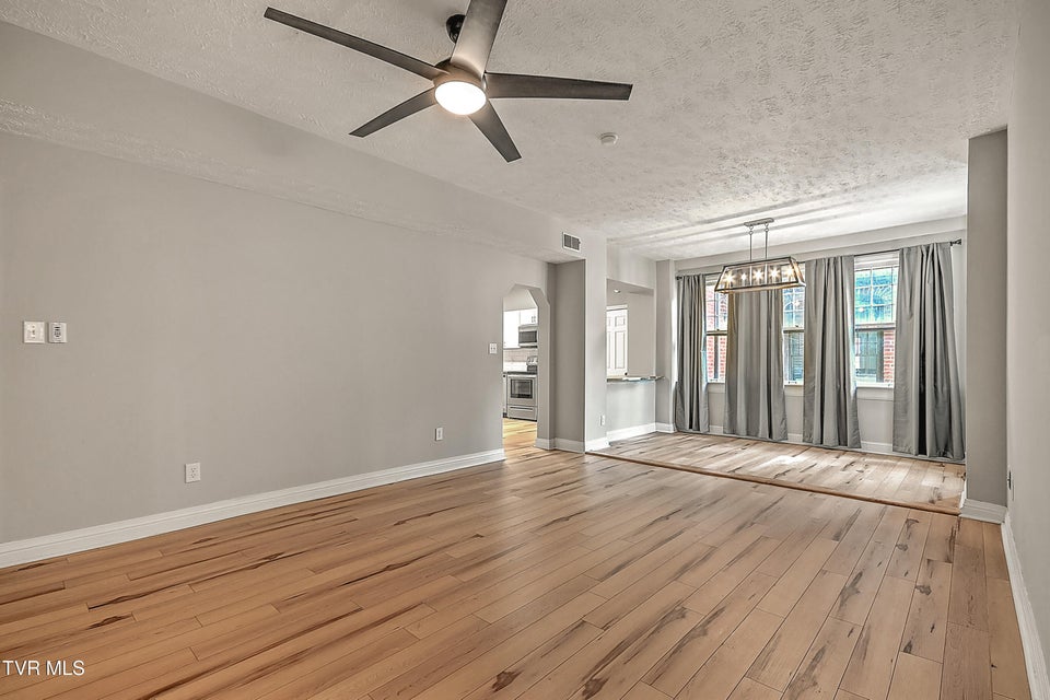 Photo #10: 701 Locust Street