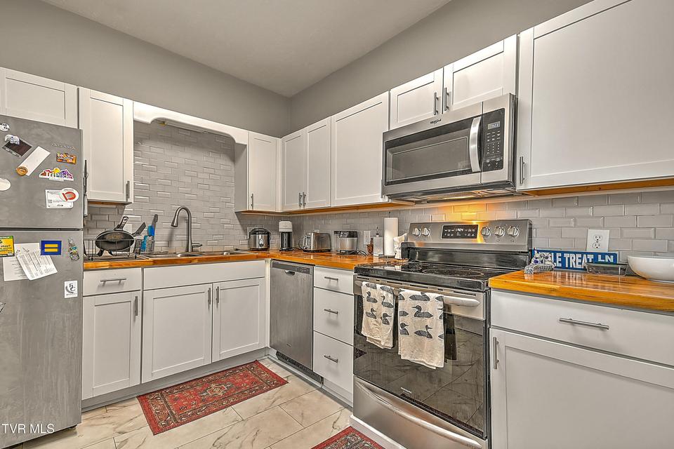 Photo #11: 701 Locust Street