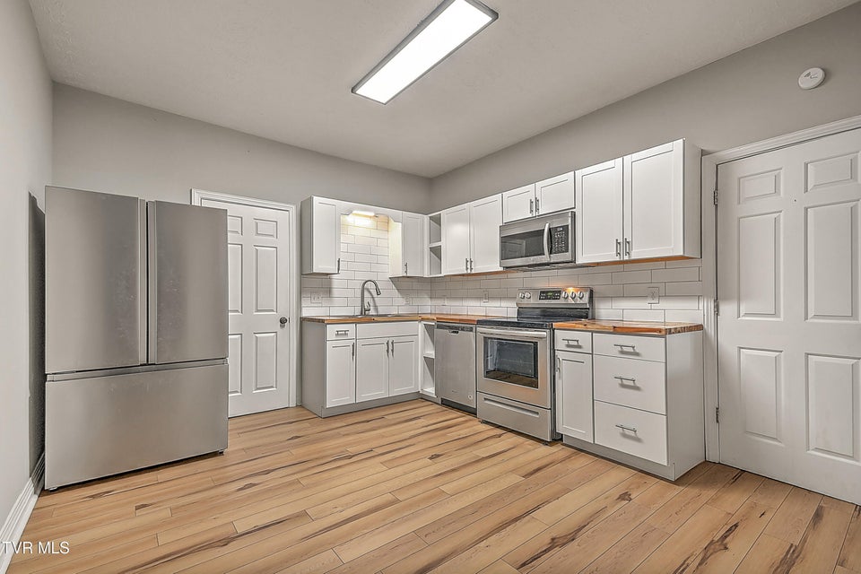 Photo #18: 701 Locust Street