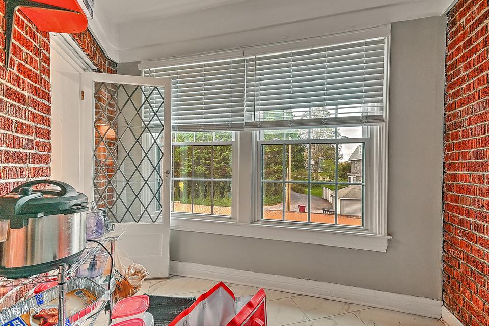 Photo #16: 701 Locust Street