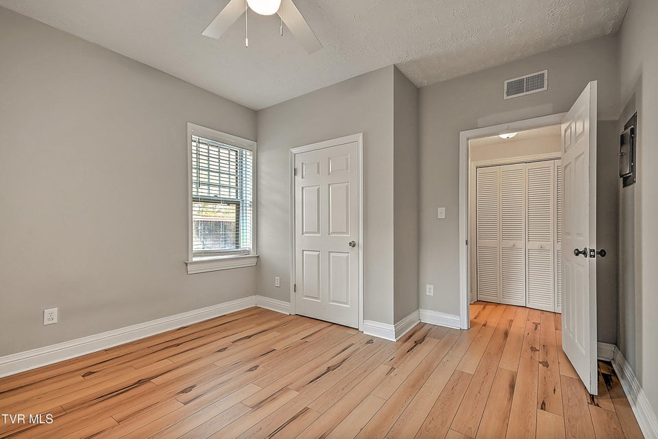 Photo #28: 701 Locust Street