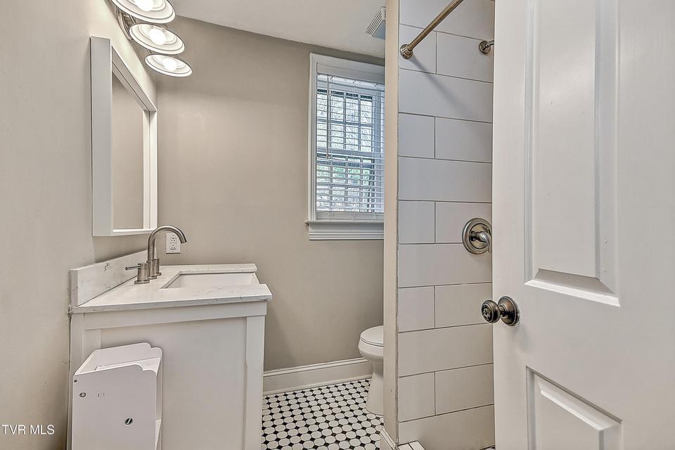 Photo #31: 701 Locust Street