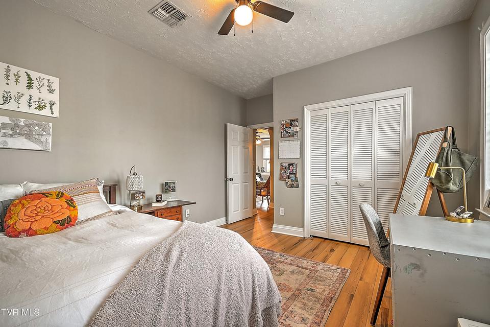 Photo #28: 701 Locust Street