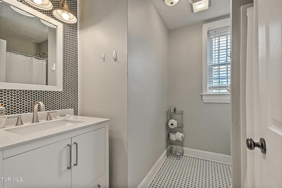 Photo #31: 701 Locust Street