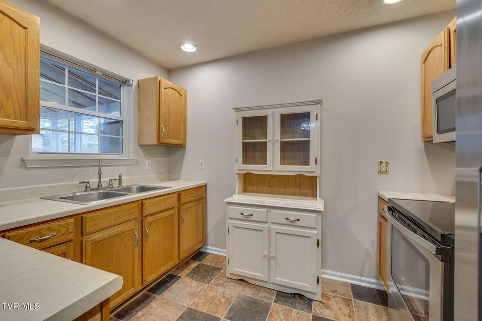 Photo #11: 216 Lindas Way