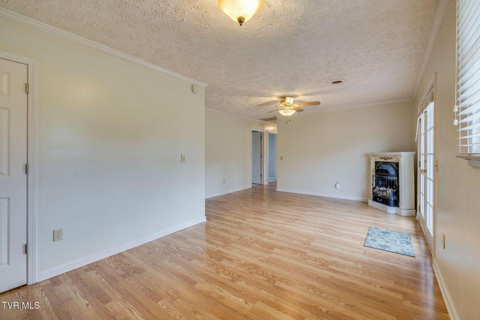 Photo #15: 445 Old Stage Road