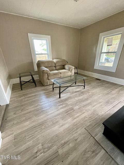 Photo #7: 822 Mapleoak Lane