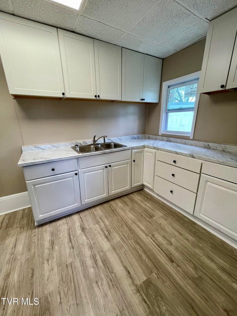 Photo #9: 822 Mapleoak Lane