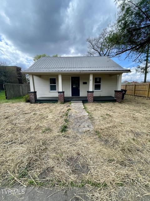 Photo #3: 822 Mapleoak Lane